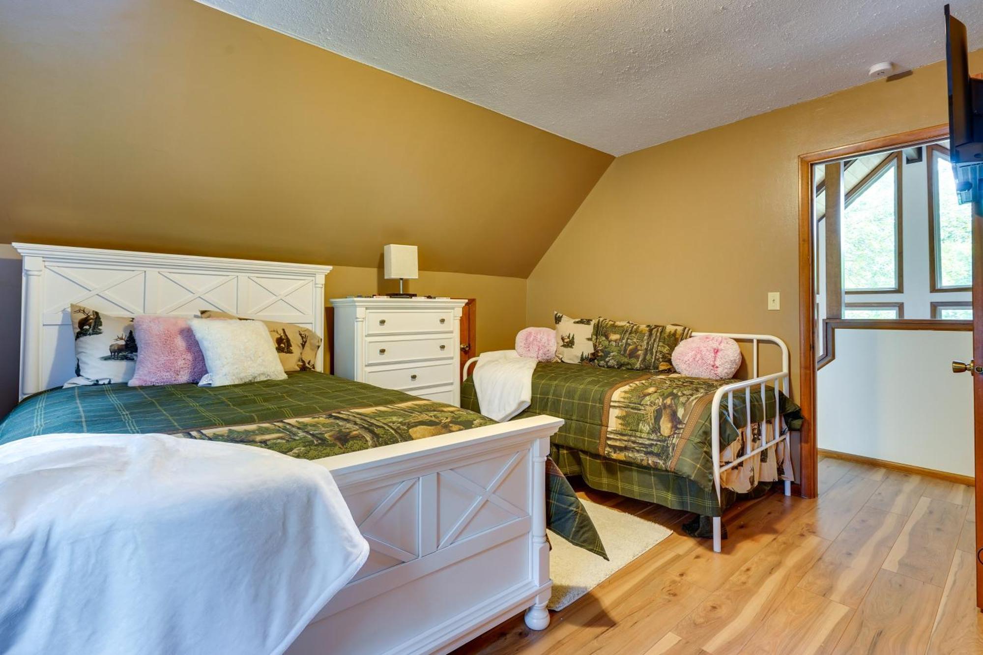 Howard Cabin Rental About 3 Mi To Apple Valley Lake! 마운트버논 외부 사진