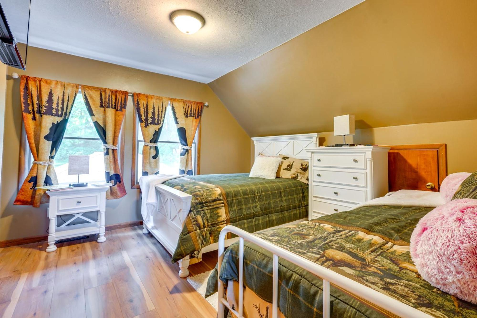 Howard Cabin Rental About 3 Mi To Apple Valley Lake! 마운트버논 외부 사진
