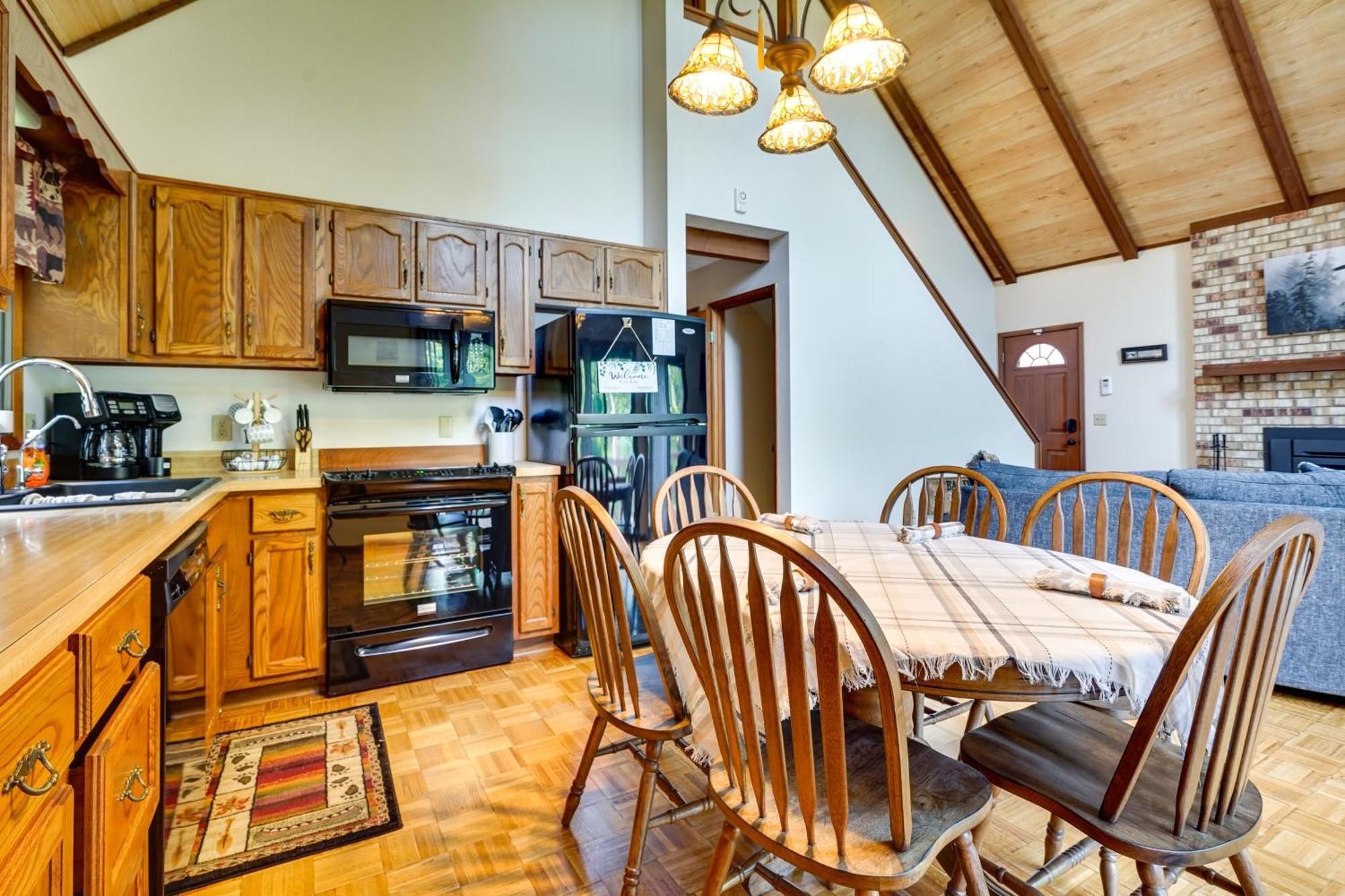 Howard Cabin Rental About 3 Mi To Apple Valley Lake! 마운트버논 외부 사진