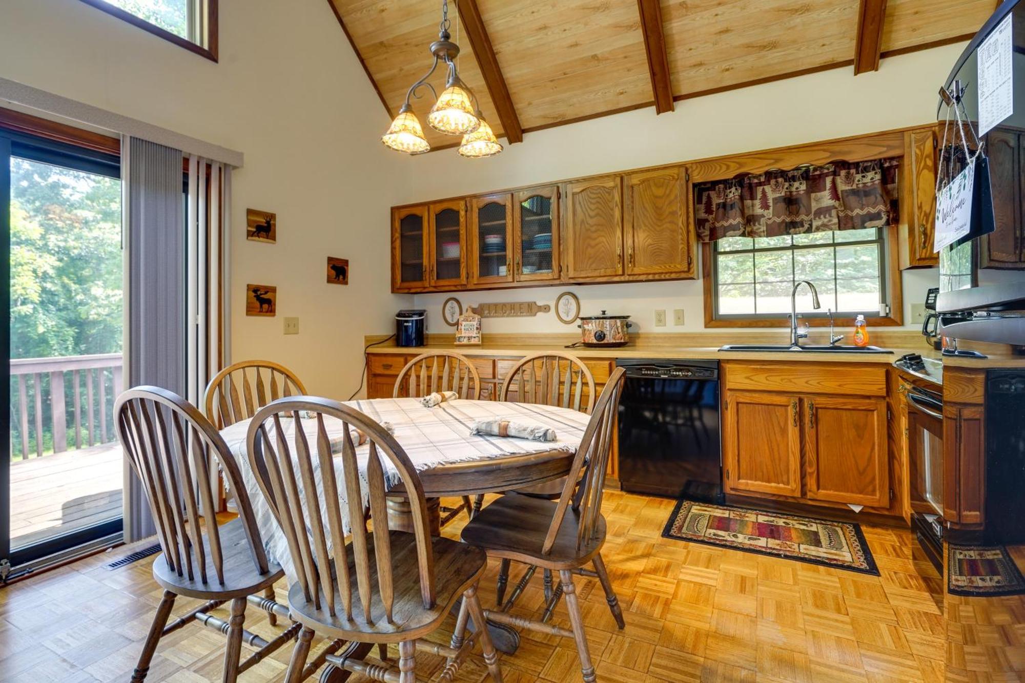 Howard Cabin Rental About 3 Mi To Apple Valley Lake! 마운트버논 외부 사진
