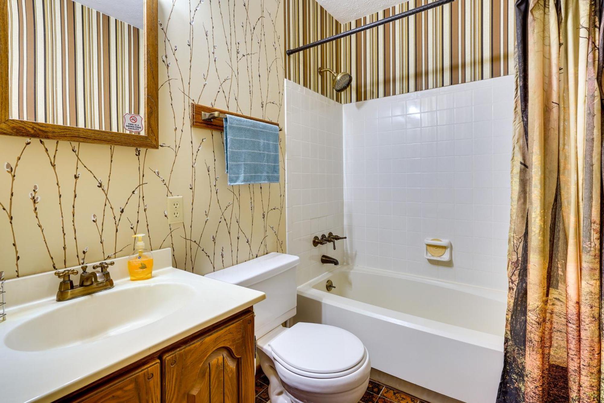 Howard Cabin Rental About 3 Mi To Apple Valley Lake! 마운트버논 외부 사진
